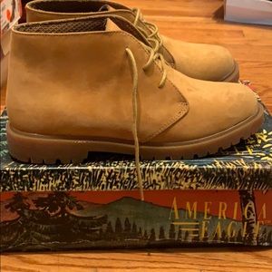 Vintage American Eagle beige weather tuff boots